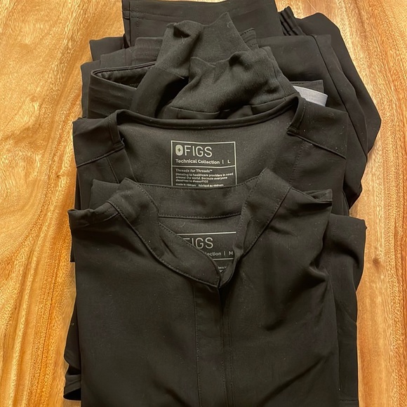 FIGS Scrubs - Picture 1 of 5